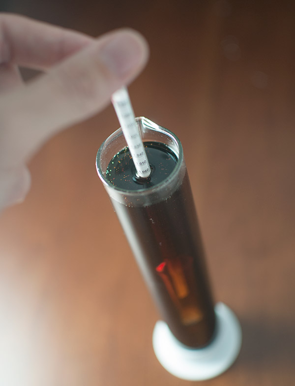 How to Read Hydrometer: Accurate Measurement Guide